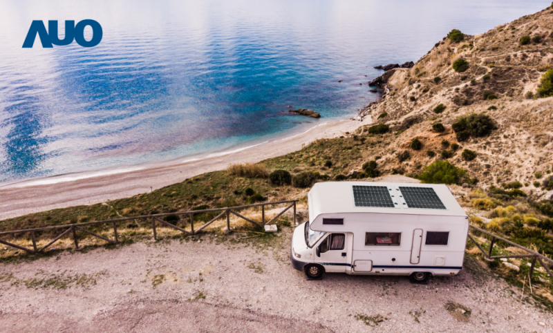 「可撓輕量化太陽光電板SunCurva」使用輕量特殊耐候型複合板取代傳統太陽能板的玻璃前板，不僅降低70%重量，每米平方僅3Kg；具有抗衝擊性能及通過電磁相容性測試，可應用於交通運輸工具，如露營車、遊艇等